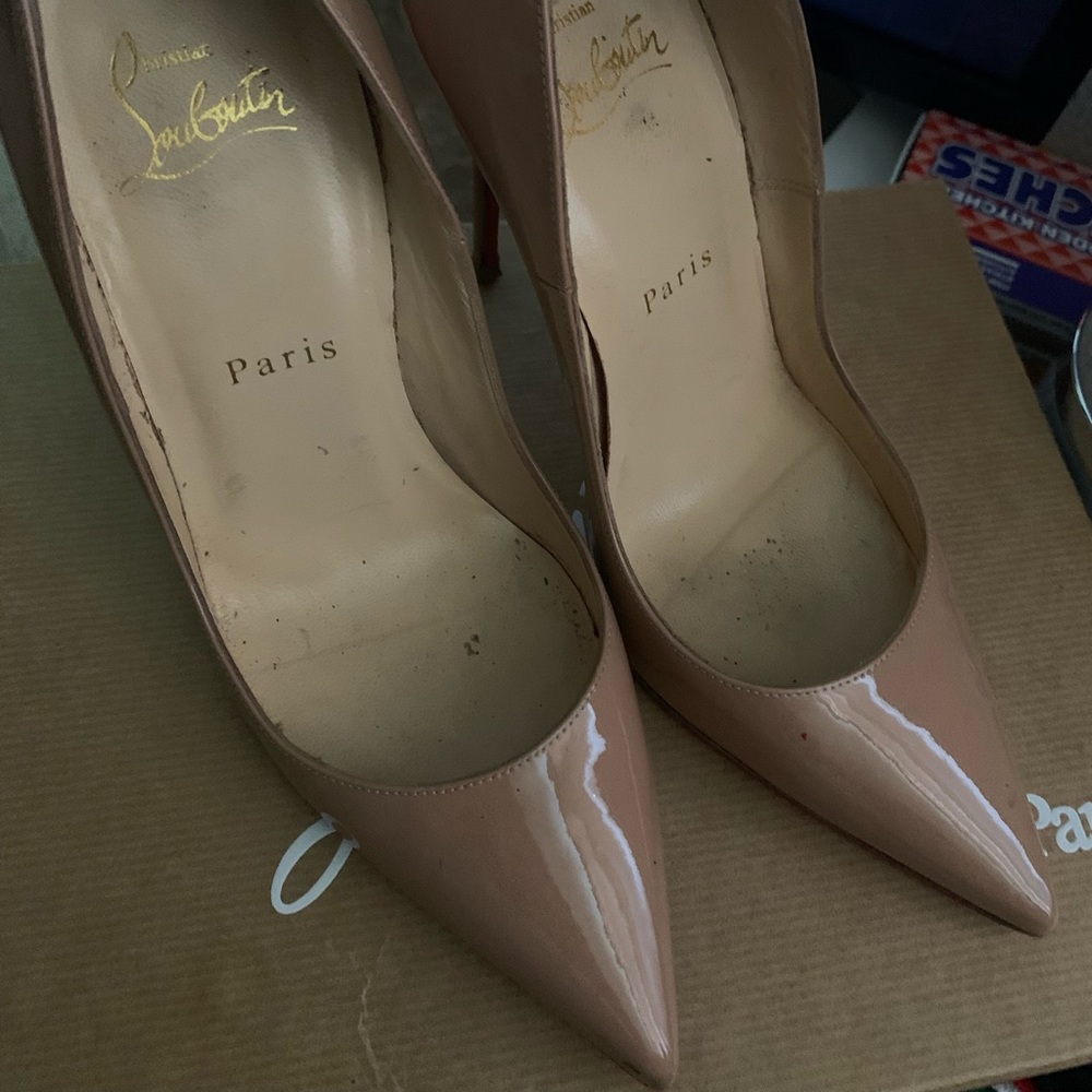 Christian Louboutin good condition size 6 comes with the box in dust bag